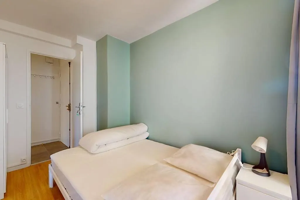 Appartement 4 Chambres 8 Couchages Avec Exterieur Marseille